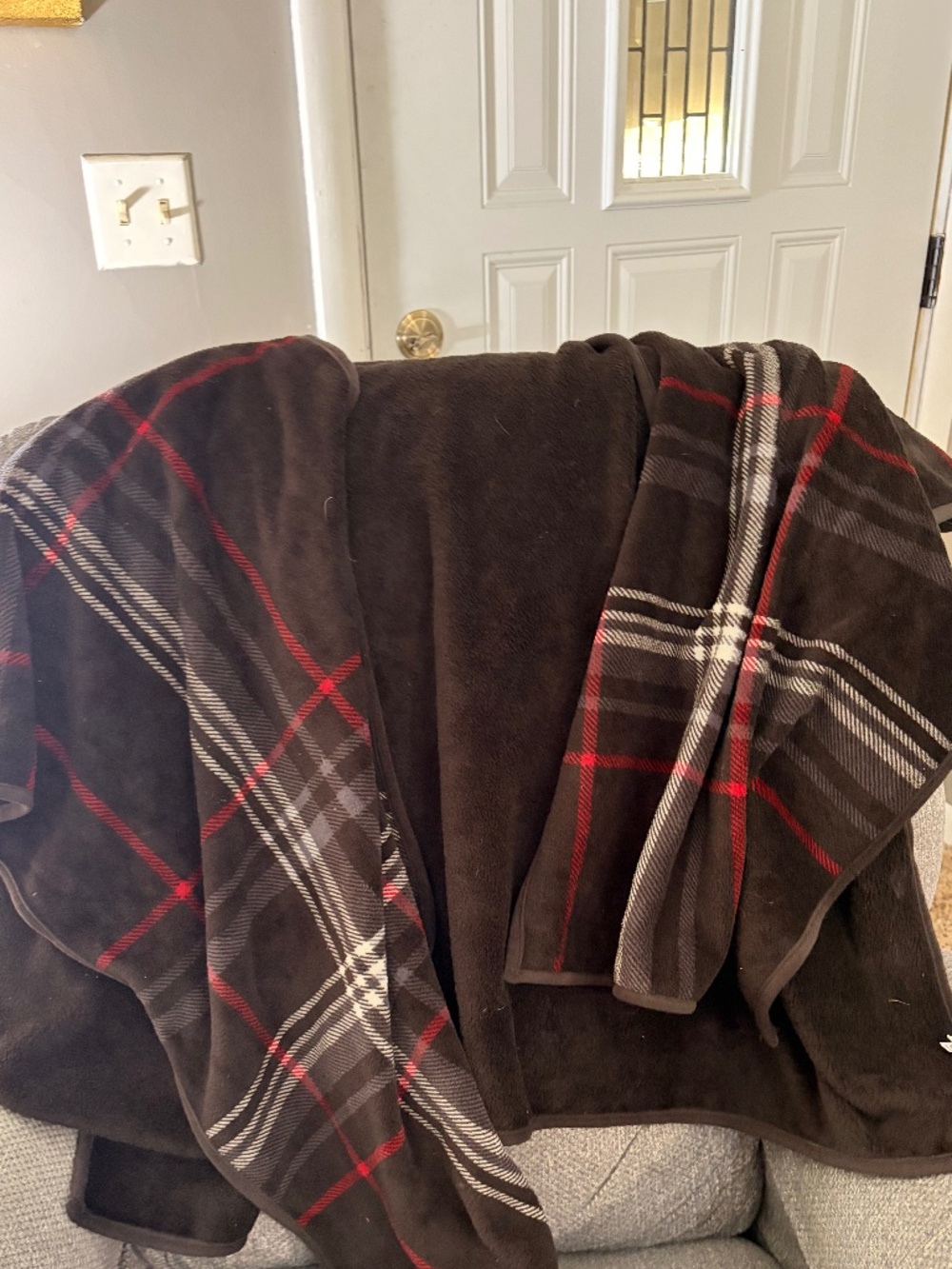 Cuddl Duds Reversible Printed Plush Wrap Shawl Plaid Brown Red CD8124581
